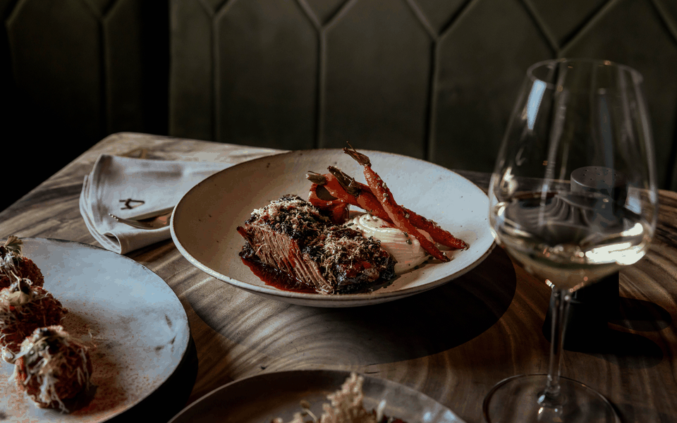 6HEAD dining photography: plated main course, starters and pastry dish