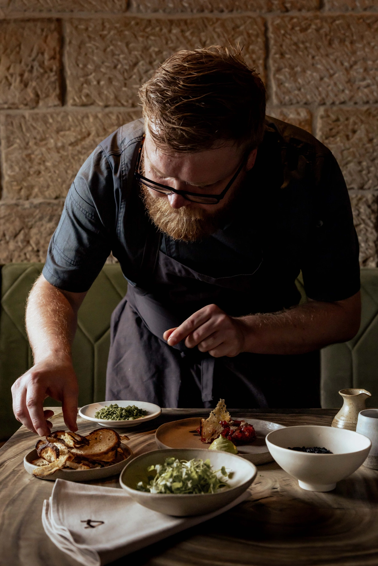 6HEAD chef finishing premium dishes