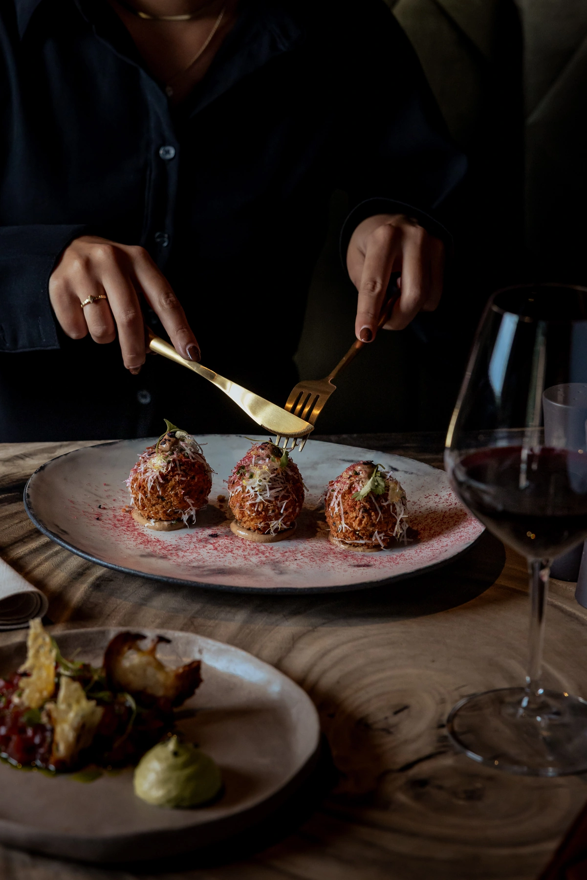 6HEAD plated starters and dining detail